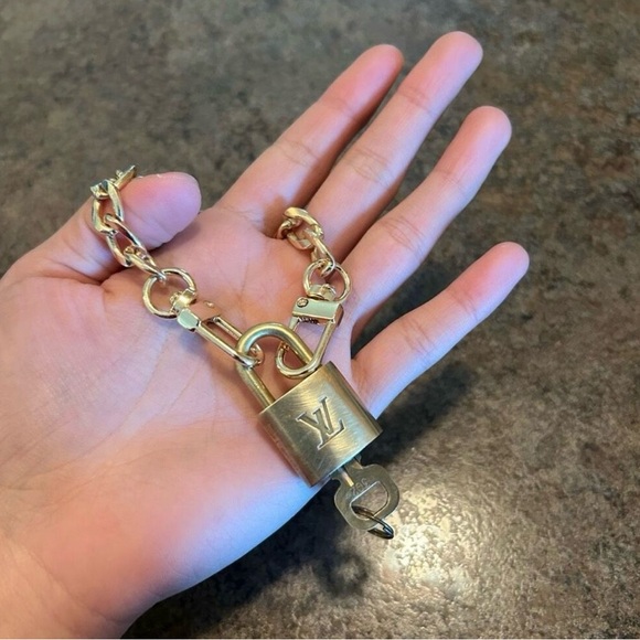 Louis Vuitton Lock & Key #302 W/ Gold Chain - Picture 5 of 8